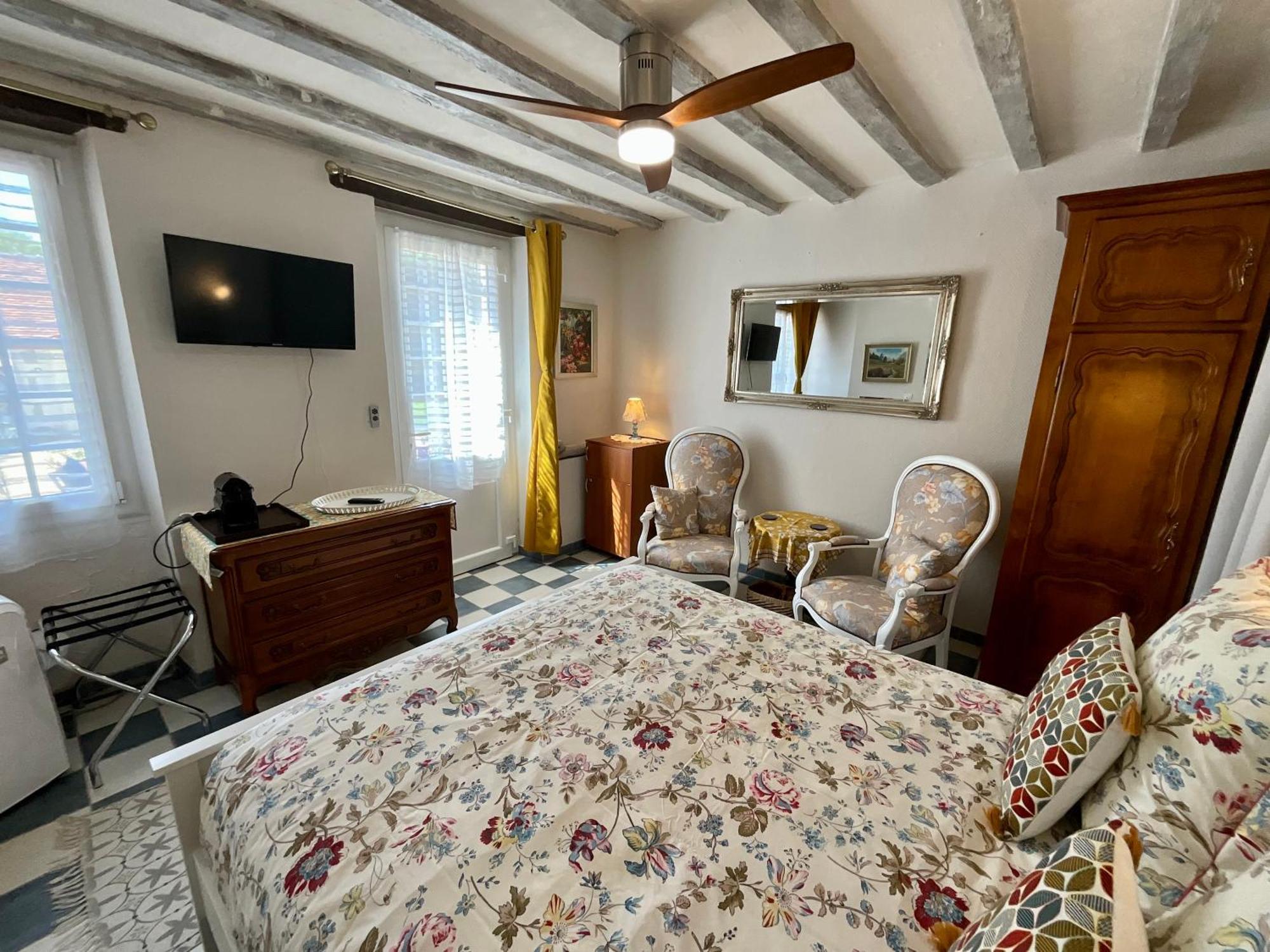 Sans Souci Bed And Breakfast Luxe Heated Pool And Restaurant Luzillé Kültér fotó