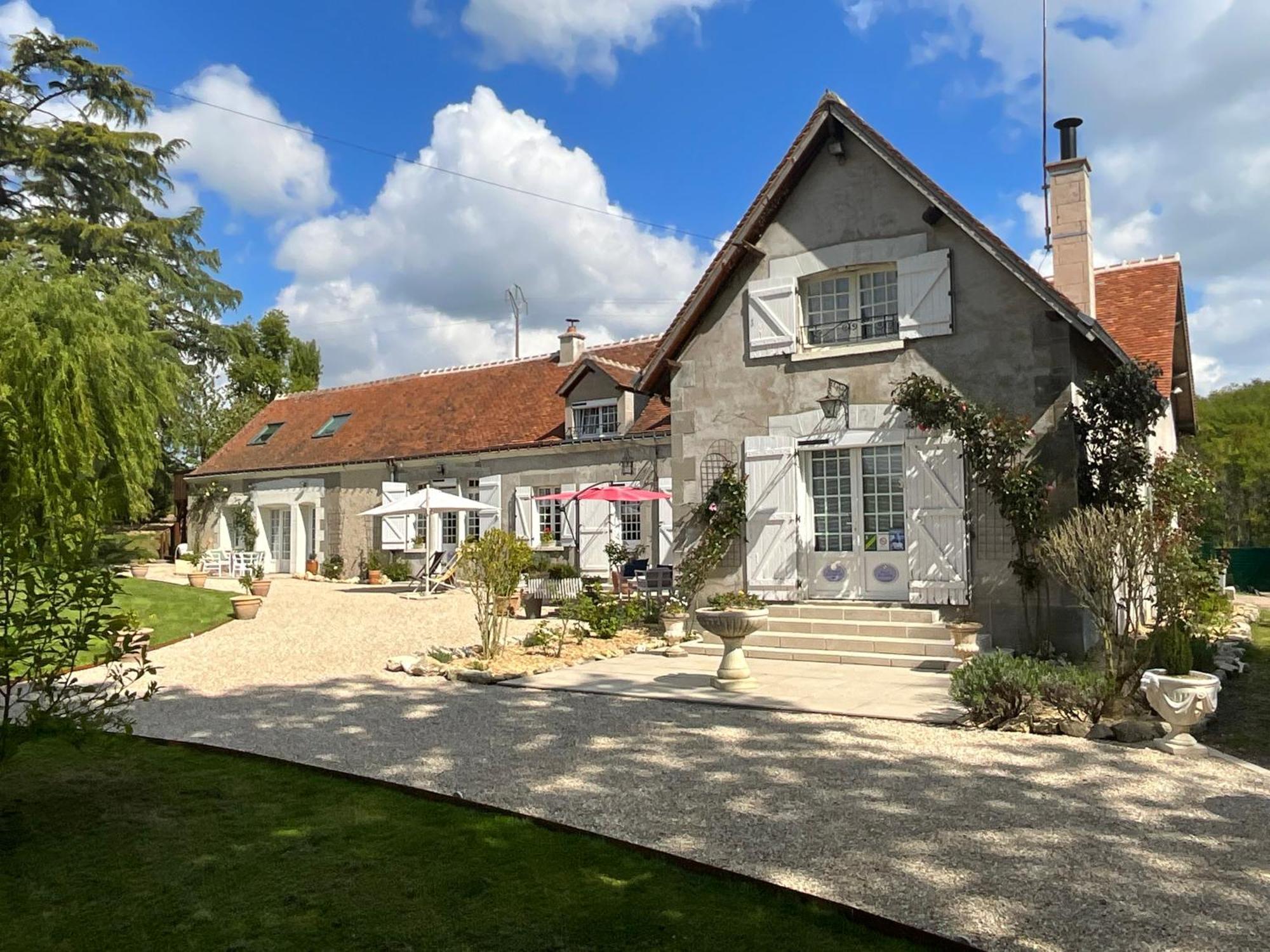 Sans Souci Bed And Breakfast Luxe Heated Pool And Restaurant Luzillé Kültér fotó